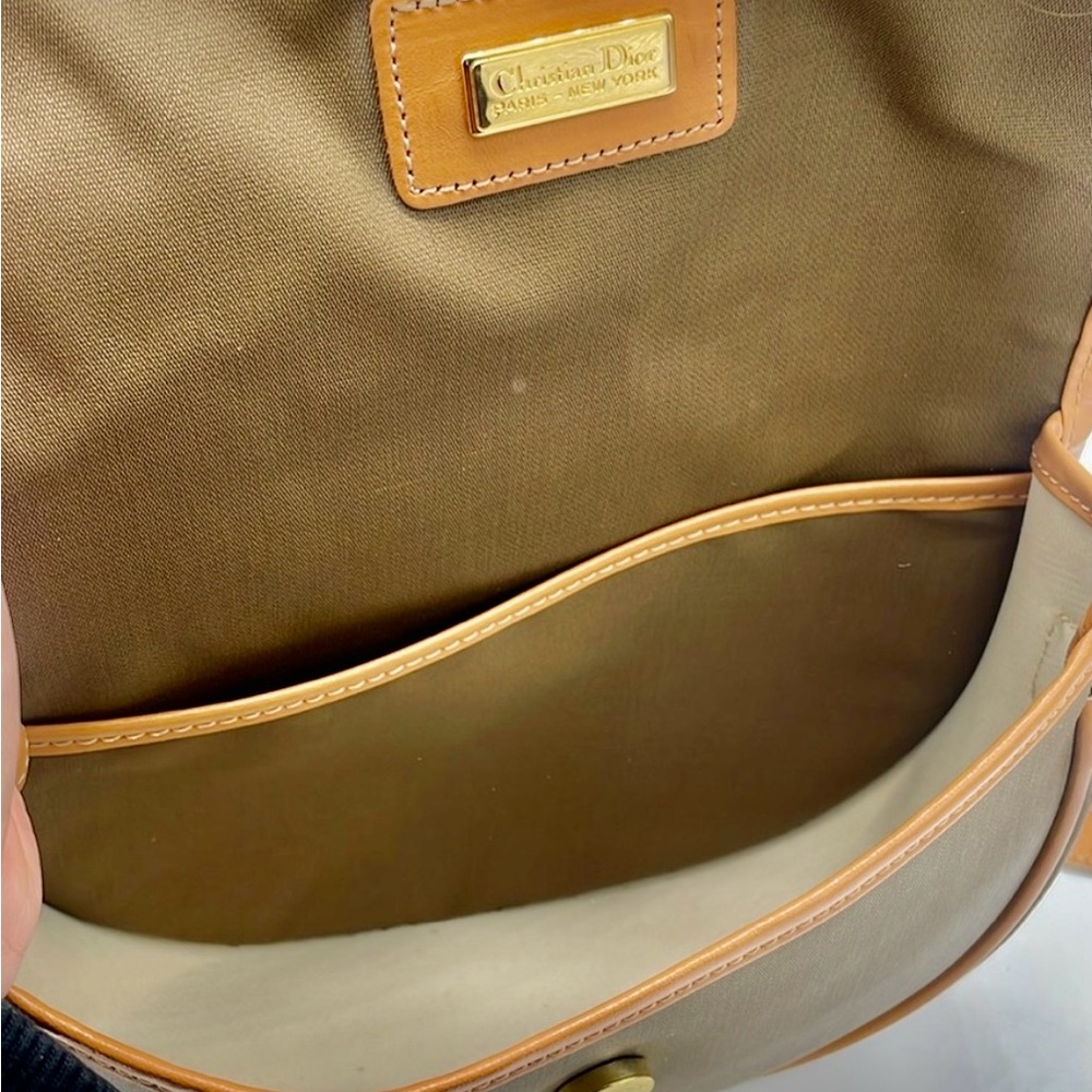 CHRISTIAN DIOR **Vintage** Olive Green 💚 and Tan Women's Crossbody Bag 🏹 EUC ♥️ - Picture 9 of 9